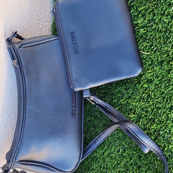 Steve Madden Black Bagata Crossbody And Wristlet. - Picture 16 of 16